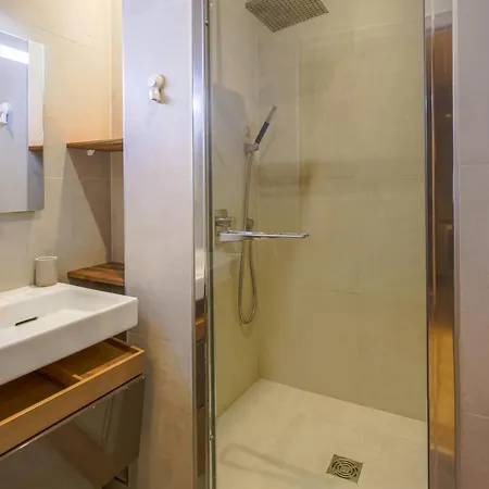 Spacious Flat In The 8th District In - Welkeys * Paříž